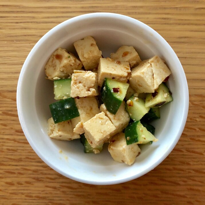 食べる辣油で！豆腐ときゅうりの辣油和え